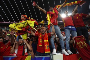 Münih, Almanya 09.07.2024: İspanyol taraftarlar UEFA EURO 2024 yarı finalinde zaferi kutluyorlar, İspanya ile Fransa arasında Münih Futbol Şampiyonası 'nda oynanan futbol karşılaşması