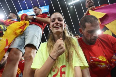 Münih, Almanya 09.07.2024: İspanyol taraftarlar UEFA EURO 2024 yarı finalinde zaferi kutluyorlar, İspanya ile Fransa arasında Münih Futbol Şampiyonası 'nda oynanan futbol karşılaşması