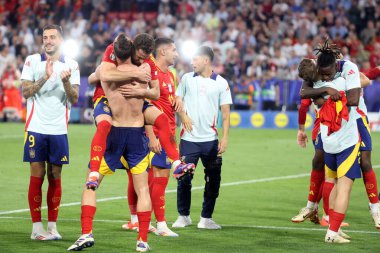 Münih, Almanya 09.07.2024: İspanyol oyuncular UEFA EURO 2024 yarı finalinde zaferi kutluyorlar, İspanya ile Fransa arasında Münih Futbol Şampiyonası 'nda oynanan futbol maçı.