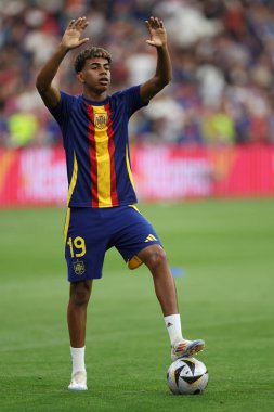 Münih, Almanya 09.07.2024: İspanya 'dan Lamine Yamal UEFA EURO 2024 yarı finalinden önce ısınma turu, İspanya ile Fransa arasında Münih' teki Allianz Arena maçında oynanan futbol maçı
