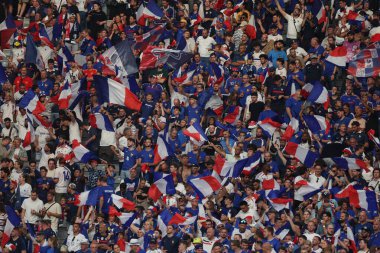 Münih, Almanya 09.07.2024: Fransa, UEFA EURO 2024 yarı finalleri sırasında destekçilerini işaretledi, İspanya ile Fransa arasında Münih 'teki Allianz Arena maçında oynanan futbol karşılaşması