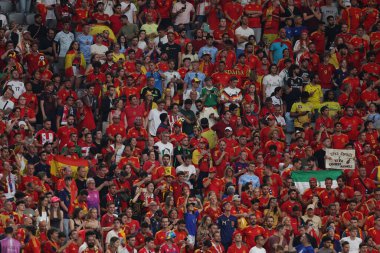 Münih, Almanya 09.07.2024: UEFA EURO 2024 yarı finalleri sırasında İspanya ile Fransa arasında Münih Futbol Federasyonu Allianz Arena 'da oynanan futbol karşılaşmasında İspanya' yı destekleyenler