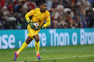 Münih, Almanya 09.07.2024: UEFA EURO 2024 yarı finalinde Fransız Mike Maignan, Münih Futbol Federasyonu Allianz Arena 'da İspanya ile Fransa arasında oynanan futbol karşılaşması