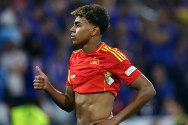 Münih, Almanya 09.07.2024: İspanya 'dan Lamine Yamal UEFA EURO 2024 yarı finallerinde, İspanya ile Fransa arasında Münih' teki Allianz Arena maçında oynanan futbol karşılaşması