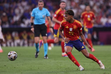 Münih, Almanya 09.07.2024: İspanya 'dan Lamine Yamal UEFA EURO 2024 yarı finallerinde, İspanya ile Fransa arasında Münih' teki Allianz Arena maçında oynanan futbol karşılaşması