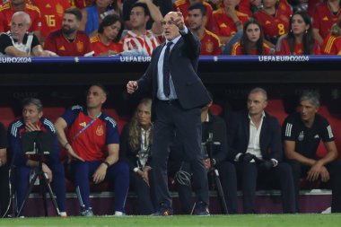 Münih, Almanya 09.07.2024: İspanya 'dan Luis de la Fuente UEFA EURO 2024 yarı finallerinde, İspanya ile Fransa arasında Münih Futbol Federasyonu Allianz Arena' da oynanan futbol karşılaşması