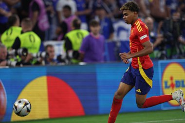 Münih, Almanya 09.07.2024: İspanya 'dan Lamine Yamal UEFA EURO 2024 yarı finallerinde, İspanya ile Fransa arasında Münih' teki Allianz Arena maçında oynanan futbol karşılaşması