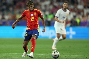 Münih, Almanya 09.07.2024: İspanya 'dan Lamine Yamal UEFA EURO 2024 yarı finallerinde, İspanya ile Fransa arasında Münih' teki Allianz Arena maçında oynanan futbol karşılaşması