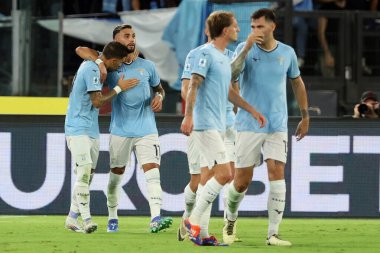 Roma, İtalya 18.08.2024: Lazio 'lu Mattia Zaccagni 18 Ağustos 2024' te Roma 'daki Stadio Olimpico' da oynanan SS Lazio-Venezia maçında golü attı ve İtalya futbol şampiyonası Serie A Enilive 2025 maçında takımla birlikte kutladı..