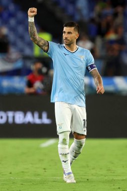 Roma, İtalya 18.08.2024: Lazio 'lu Mattia Zaccagni 18 Ağustos 2024' te Roma 'daki Stadio Olimpico' da oynanan SS Lazio-Venezia maçında golü attı ve İtalya futbol şampiyonası Serie A Enilive 2025 maçında takımla birlikte kutladı..