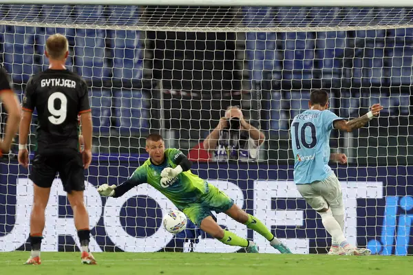 Roma, İtalya 18.08.2024: Lazio 'lu Mattia Zaccagni 18 Ağustos 2024' te Roma 'daki Stadio Olimpico' da oynanan SS Lazio-Venezia maçında golü attı ve İtalya futbol şampiyonası Serie A Enilive 2025 maçında takımla birlikte kutladı..