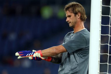 Roma, İtalya 18.08.2024: Lazio İvan Provedel İtalya futbol şampiyonası Serie A Enilive 2024-2025 karşılaşması öncesinde 18 Ağustos 2024 'te Roma' daki Stadio Olimpico 'da SS Lazio-Venezia FC karşılaşmasında ısındı..