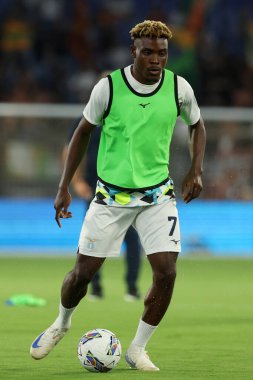 Roma, İtalya 18.08.2024: Lazio 'lu Fisayo Dele- Bashiru İtalyan futbol şampiyonası Serie A Enilive 2024-2025 maçından önceki ısınma turlarında 18 Ağustos 2024' te Roma 'daki Stadio Olimpico' da SS Lazio ile Venezia karşılaşması.