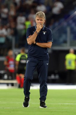 Roma, İtalya 18.08.2024: Marco Baroni teknik direktörü Lazio İtalya futbol şampiyonası Serie A Enilive 2024-2025 maçından önceki ısınma turlarında 18 Ağustos 2024 'te Roma' daki Stadio Olimpico 'da SS Lazio ile Venezia FC karşılaşacak..