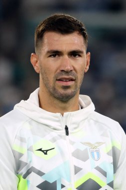 Roma, İtalya 18.08.2024: Lazio 'lu Alessio Romagnoli İtalya Futbol Şampiyonası sırasında Serie A Enilive 2024-2025 karşılaşmasında SS Lazio - Venezia FC karşılaşması 18 Ağustos 2024' te Roma 'daki Stadio Olimpico' da gerçekleşti..