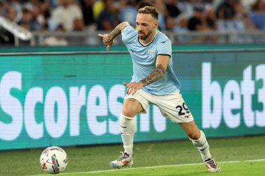 Roma, İtalya 18.08.2024: Lazio 'lu Manuel Lazzari İtalya Futbol Şampiyonası sırasında Serie A Enilive 2024-2025 karşılaşmasında SS Lazio, Venezia FC' ye karşı 18 Ağustos 2024 'te Roma' da Stadio Olimpico 'da oynanan karşılaşma..