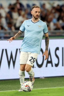 Roma, İtalya 18.08.2024: Lazio 'lu Manuel Lazzari İtalya Futbol Şampiyonası sırasında Serie A Enilive 2024-2025 karşılaşmasında SS Lazio, Venezia FC' ye karşı 18 Ağustos 2024 'te Roma' da Stadio Olimpico 'da oynanan karşılaşma..