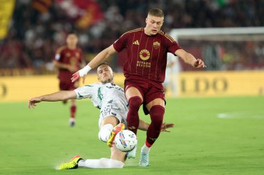 Roma, İtalya 25.08.2024: İtalyan futbol şampiyonası Serie A Enilive 2024-2025 karşılaşmasında Roman Artem Dovbyk ile Roma 'daki Stadio Olimpico' da 25 Ağustos 2024 'te oynanan AS Roma-Empoli FC karşılaşmasında Empoli.