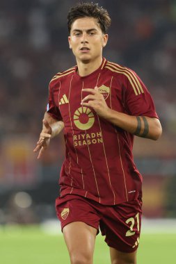 Roma, İtalya 25.08.2024: İtalyan futbolcu Paulo Dybala İtalya Futbol Şampiyonası sırasında Serie A Enilive 2024-2025 AS Roma-Empoli FC maçında 25 Ağustos 2024 'te Roma' daki Stadio Olimpico 'da.