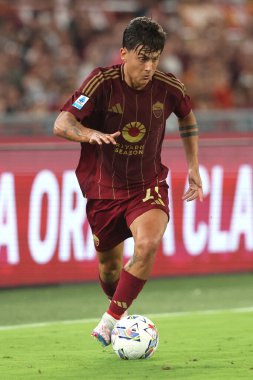 Roma, İtalya 25.08.2024: İtalyan futbolcu Paulo Dybala İtalya Futbol Şampiyonası sırasında Serie A Enilive 2024-2025 AS Roma-Empoli FC maçında 25 Ağustos 2024 'te Roma' daki Stadio Olimpico 'da.