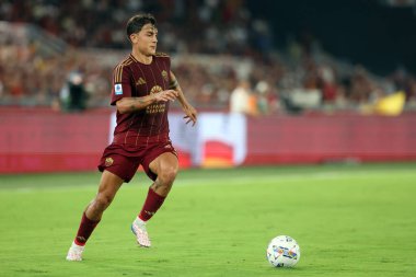 Roma, İtalya 25.08.2024: İtalyan futbolcu Paulo Dybala İtalya Futbol Şampiyonası sırasında Serie A Enilive 2024-2025 AS Roma-Empoli FC maçında 25 Ağustos 2024 'te Roma' daki Stadio Olimpico 'da.