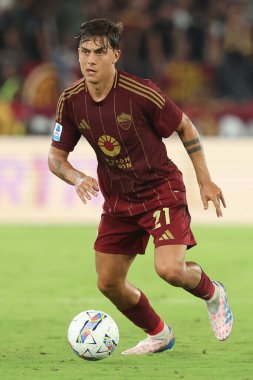 Roma, İtalya 25.08.2024: İtalyan futbolcu Paulo Dybala İtalya Futbol Şampiyonası sırasında Serie A Enilive 2024-2025 AS Roma-Empoli FC maçında 25 Ağustos 2024 'te Roma' daki Stadio Olimpico 'da.