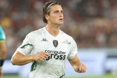 Roma, İtalya 25.08.2024: Empoli 'li Lorenzo Colombo 25 Ağustos 2024' te Roma 'daki Stadio Olimpico' da AS Roma-Empoli FC maçında İtalya futbol şampiyonasında gol cezası aldı ve takımla birlikte kutladı..