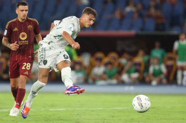 Roma, İtalya 25.08.2024: Empoli 'li Sebastiano Esposito İtalya Futbol Şampiyonası sırasında Serie A Enilive 2024-2025 AS Roma-Empoli FC maçında 25 Ağustos 2024' te Roma 'da Stadio Olimpico' da.
