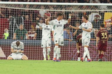 Roma, İtalya 25.08.2024: Empoli oyuncuları 25 Ağustos 2024 'te Roma' daki Stadio Olimpico 'da oynanan AS Roma-Empoli FC karşılaşmasında İtalya' nın Serie A Enilive 2024-2025 karşılaşmasının zaferini kutladılar.