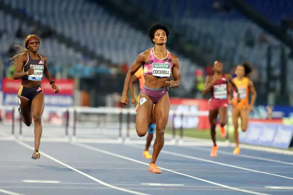 stock image Rome, Italy 30.08.2024 : Anna COCKRELL win 400M HURDLES WOMEN  during athletic competition Golden Gala Pietro Mennea Rome 2024 - Diamond League at Stadio Olimpico in Rome on August 30, 2024.