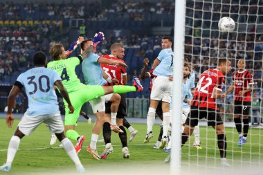 Roma, İtalya 31.08.2024: Milanlı Strahinja Pavloviç, İtalya futbol şampiyonası Serie A Enilive 2024-2025 karşılaşmasında golü atıp takımla birlikte kutladı. 31 Ağustos 2024 'te Roma' daki Stadio Olimpico 'da SS Lazio' ya karşı AC Milan maçı yapıldı..