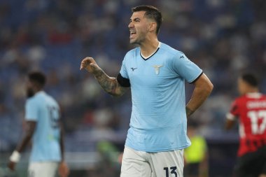 Roma, İtalya 31.08.2024: Lazio 'lu Alessio Romagnoli İtalyan futbol şampiyonluğu sırasında Serie A Enilive 2024-2025 karşılaşmasında SS Lazio ile AC Milan arasında 31 Ağustos 2024' te Roma 'daki Stadio Olimpico' da oynanan karşılaşma..