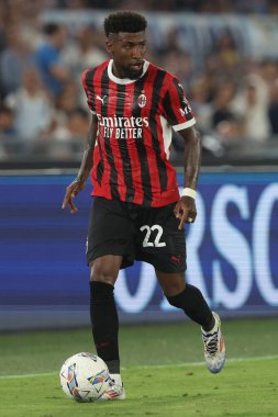 Roma, İtalya 31.08.2024: İtalya Futbol Şampiyonası sırasında Emerson Royal of Milan Serie A Enilive 2024-2025 karşılaşmasında SS Lazio, AC Milan 'a karşı 31 Ağustos 2024' te Roma 'daki Stadio Olimpico' da oynanan karşılaşma..
