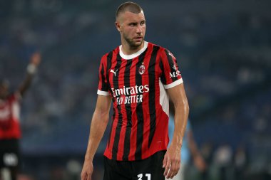 Roma, İtalya 31.08.2024: İtalya Futbol Şampiyonası sırasında Milan 'dan Strahinja Pavloviç Serie A Enilive 2024-2025 karşılaşmasında SS Lazio, AC Milan' a karşı 31 Ağustos 2024 'te Roma' daki Stadio Olimpico 'da oynanan karşılaşma..
