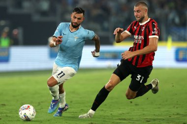 Roma, İtalya 31.08.2024: Lazio 'dan Taty Castellanos, İtalya futbol şampiyonluğu sırasında Milan' dan Strahinja Pavloviç Serie A Enilive 2024-2025 karşılaşmasında SS Lazio, AC Milan 'a karşı 31 Ağustos 2024' te Roma 'da Stadio Olimpico' da oynanan karşılaşma..