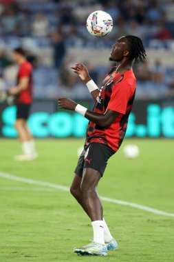 Roma, İtalya 31.08.2024: İtalya Futbol Şampiyonası öncesi ısınma turunda Milan 'dan Tammy Abraham Serie A Enilive 2024-2025 karşılaşmasında SS Lazio, AC Milan' a karşı 31 Ağustos 2024 'te Roma' daki Stadio Olimpico 'da oynandı..