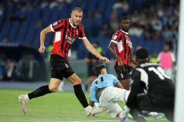 Roma, İtalya 31.08.2024: İtalya Futbol Şampiyonası sırasında Milan 'dan Strahinja Pavloviç Serie A Enilive 2024-2025 karşılaşmasında SS Lazio, AC Milan' a karşı 31 Ağustos 2024 'te Roma' daki Stadio Olimpico 'da oynanan karşılaşma..