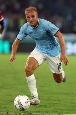 Roma, İtalya 31.08.2024: Lazio 'lu Gustav Isaksen İtalyan futbol şampiyonluğu sırasında Serie A Enilive 2024-2025 karşılaşmasında SS Lazio, AC Milan' a karşı 31 Ağustos 2024 'te Roma' da Stadio Olimpico 'da oynanan karşılaşma..