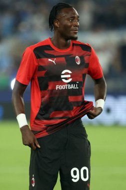 Roma, İtalya 31.08.2024: İtalya Futbol Şampiyonası öncesi ısınma turunda Milan 'dan Tammy Abraham Serie A Enilive 2024-2025 karşılaşmasında SS Lazio, AC Milan' a karşı 31 Ağustos 2024 'te Roma' daki Stadio Olimpico 'da oynandı..