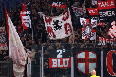Roma, İtalya 31.08.2024: İtalyan futbol şampiyonluğu sırasındaki Milan taraftarları Serie A Enilive 2024-2025 karşılaşmasında SS Lazio, AC Milan 'a karşı 31 Ağustos 2024' te Roma 'daki Stadio Olimpico' da oynanan karşılaşma..