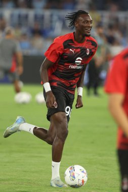Roma, İtalya 31.08.2024: İtalya Futbol Şampiyonası öncesi ısınma turunda Milan 'dan Tammy Abraham Serie A Enilive 2024-2025 karşılaşmasında SS Lazio, AC Milan' a karşı 31 Ağustos 2024 'te Roma' daki Stadio Olimpico 'da oynandı..