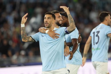 Roma, İtalya 16.09.2024: Lazio 'lu Mattia Zaccagni İtalya futbol şampiyonası Serie A Enilive 2024-2025 karşılaşmasında İtalya milli takımı ile kaleyi kutlamak için Eylül 2024' de Roma 'daki Stadio Olimpico' da SS Lazio Hellas Verona 'ya karşı.