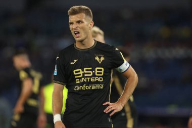 Roma, İtalya 16.09.2024: İtalyan futbol şampiyonası sırasında Verona 'dan Darko Lazoviç Serie A Enilive 2024-2025 karşılaşmasında SS Lazio, Hellas Verona' ya karşı Eylül 2024 'te Roma' da Stadio Olimpico 'da oynanan karşılaşma.