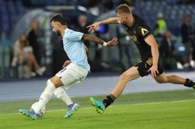 Roma, İtalya 16.09.2024: Lazio 'dan Taty Castellanos, İtalya futbol şampiyonluğu sırasında Verona' dan Pawel Dawidowicz Serie A Enilive 2024-2025 karşılaşmasında SS Lazio, Hellas Verona 'ya karşı Eylül 2024' de Roma 'daki Stadio Olimpico' da oynanan karşılaşma..