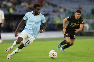 Roma, İtalya 16.09.2024: Lazio 'lu Boulaye Dia, İtalya futbol şampiyonası sırasında Verona' lı Dani Silva Serie A Enilive 2024-2025 karşılaşmasında SS Lazio 'ya karşı Hellas Verona, Eylül 2024' te Roma 'daki Stadio Olimpico' da oynanan karşılaşma..