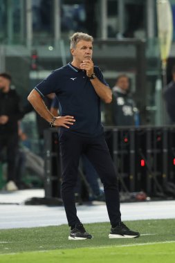 Roma, İtalya 16.09.2024: Marco Baroni teknik direktörü Lazio İtalya Futbol Şampiyonası sırasında Serie A Enilive 2024-2025 SS Lazio Hellas Verona 'ya karşı Eylül 2024' te Roma 'da oynanan Stadio Olimpico karşılaşmasında teknik direktör Lazio.