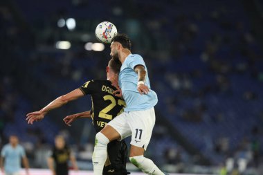 Roma, İtalya 16.09.2024: Verona 'dan Pawel Dawidowicz, İtalya futbol şampiyonluğu sırasında Lazio' dan Taty Castellanos Serie A Enilive 2024-2025 karşılaşmasında SS Lazio, Hellas Verona 'ya karşı Eylül 2024' de Roma 'daki Stadio Olimpico' da oynanacak..
