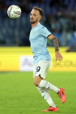 Roma, İtalya 16.09.2024: Lazio 'lu Manuel Lazzari İtalyan futbol şampiyonluğu sırasında Serie A Enilive 2024-2025 karşılaşmasında SS Lazio Hellas Verona' ya karşı Eylül 2024 'te Roma' da Stadio Olimpico 'da oynanan karşılaşma..