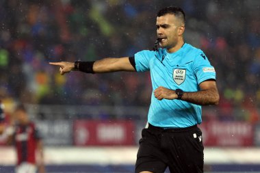 Bologna, İtalya 18.09.2024: Hakem Rohit Saggi UEFA Şampiyonlar Ligi 2024-2025, birinci gün, futbol maçı Bologna FC 1909 - Shakhtar Donetsk, Renato Dall 'Ara Stadyumu, Eylül 2024.