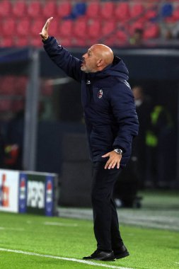 Bologna, İtalya 18.09.2024: Vincenzo Italiano teknik direktörü UEFA Şampiyonlar Ligi 2024-2025, birinci gün, futbol maçı Bologna FC 1909 - Shakhtar Donetsk Renato Dall 'Ara Stadyumu, Eylül 2024.